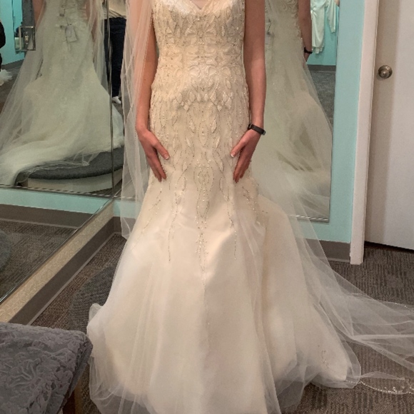 BRAND NEW WEDDING DRESS - Picture 5 of 6